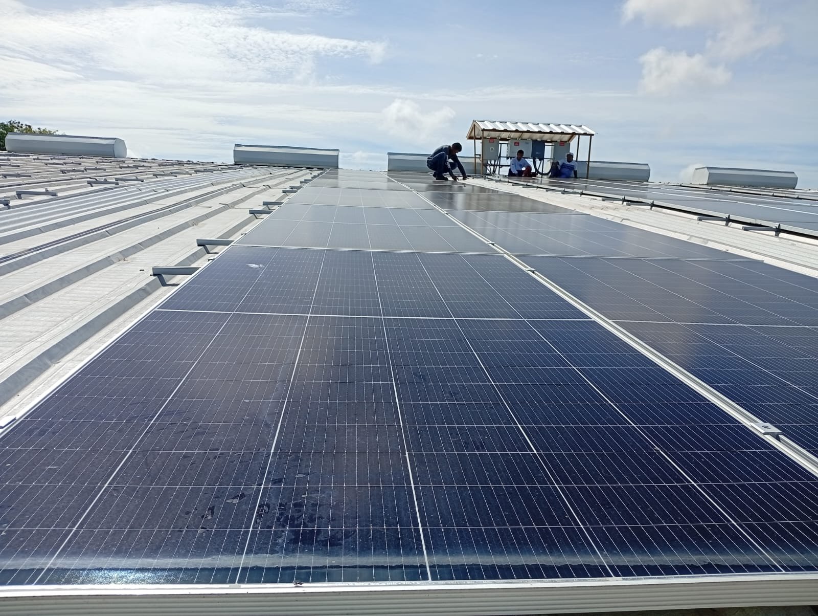Instalación de paneles solares techo